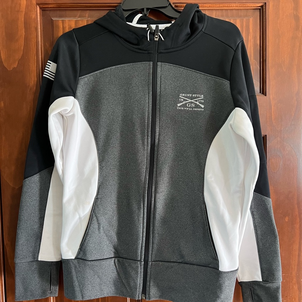 Womens Grunt Style zip up jacket-size medium